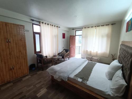 Postel nebo postele na pokoji v ubytování Farm Hostel & Camps