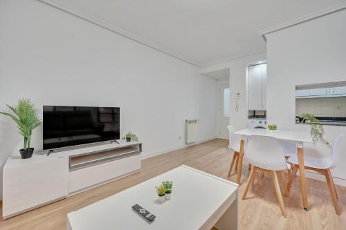 El Moderno by Clabao