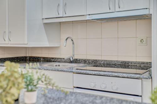 El Moderno by Clabao