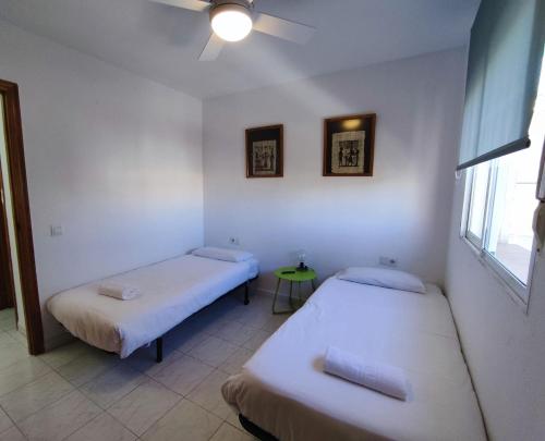 A bed or beds in a room at Townhouse with bbq and pools - Costa Hispania