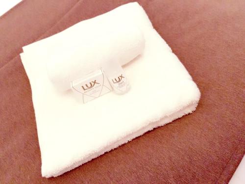 a white napkin with two rings on top of it at Gasthaus Casa Kugler in Anina