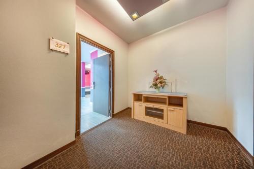 Ban Khok Phai (1)にあるSHIN Hotel V-ONE Koratのギャラリーの写真