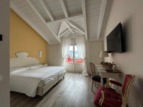 Postel nebo postele na pokoji v ubytování Hotel Cannero