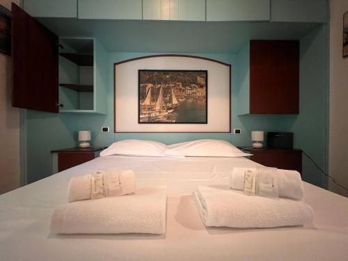 Katil atau katil-katil dalam bilik di JOIVY Charming Apartment Near the Beach with Garden