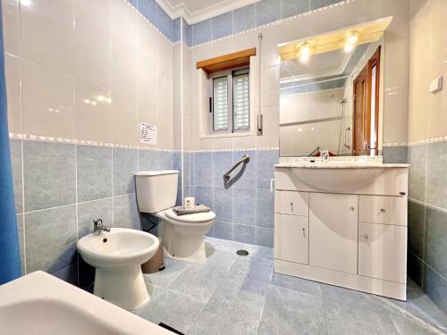 een badkamer met toilet en wastafel bij Albufeira Modern 6 With Pool by Homing in Vale de Pedras