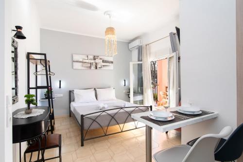 Ένα ή περισσότερα κρεβάτια σε δωμάτιο στο Veneti Apartments - Corfu Serene Getaways