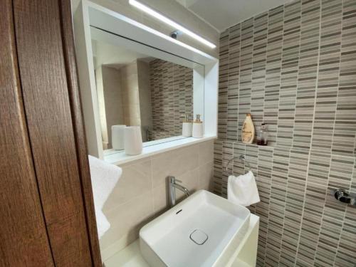 Ένα μπάνιο στο SanGerasimo Villas