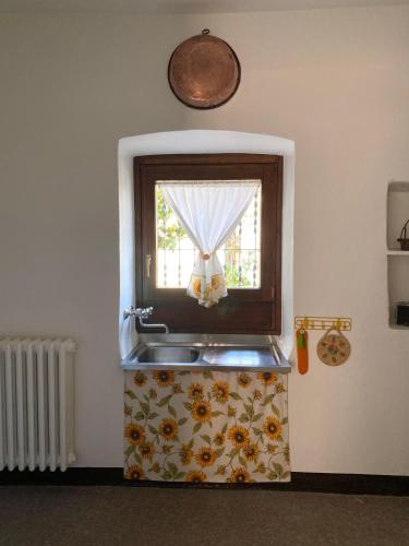 a kitchen with a sink and a window at Casa Ermy in Vercana