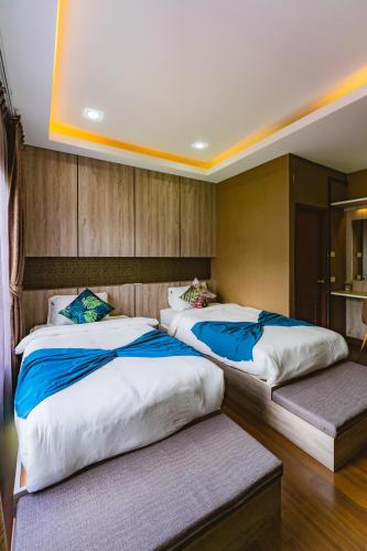 Postel nebo postele na pokoji v ubytování Baan PromTel ,Villa close to Nimman, Resort Pool