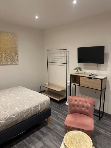 a bedroom with a bed and a desk and a chair at Studio avec terrasse in Avignon