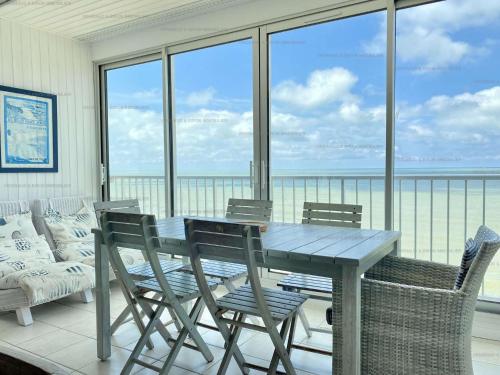 Bleu Marine Saint Gilles Croix de Vie