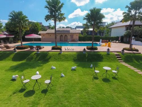 Bazén v ubytování Baan PromTel ,Villa close to Nimman, Resort Pool nebo v jeho okolí