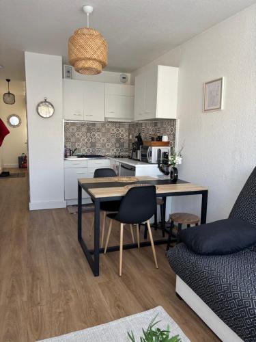 Kuchyň nebo kuchyňský kout v ubytování Appartement T2 Frontignan Plage - 100m de la mer