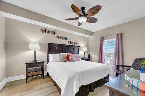 En eller flere senge i et værelse på Stunning Ocean & Sunset Views, Direct Beach Access with 2 King Bedrooms at Panama City Beach, Fl
