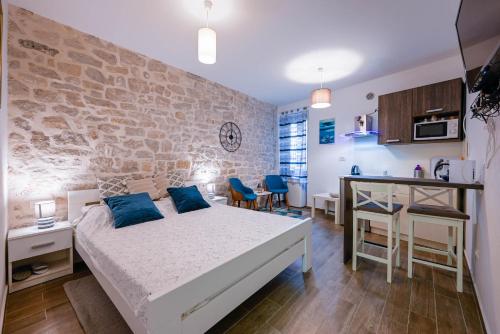 Ana Stylish Suite in old town