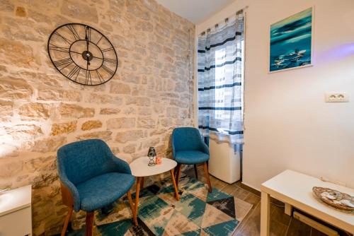 Ana Stylish Suite in old town