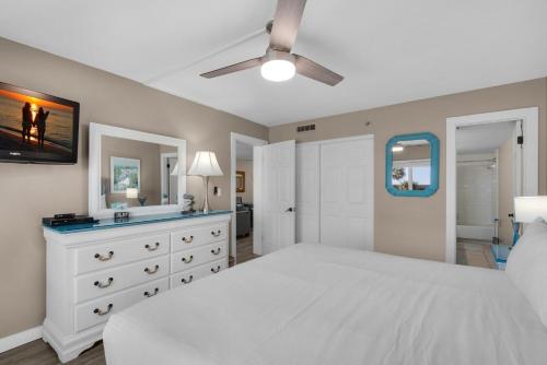 Postel nebo postele na pokoji v ubytování Destin on the Gulf 303