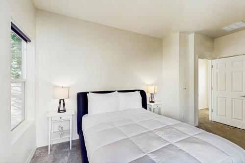 Postel nebo postele na pokoji v ubytování Peaks & Pines Bungalow