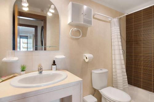 Ένα μπάνιο στο Apart Condomínio do Vale