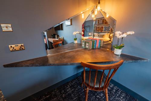 a counter with a wooden chair in a room at The Market House in Reading