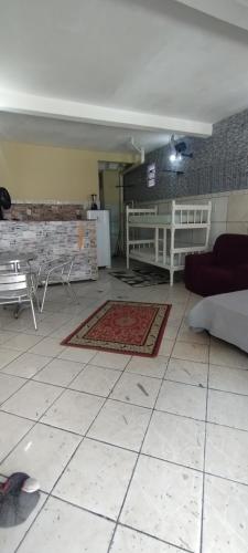 Ένα ή περισσότερα κρεβάτια σε δωμάτιο στο Bela kitnet madre de Deus