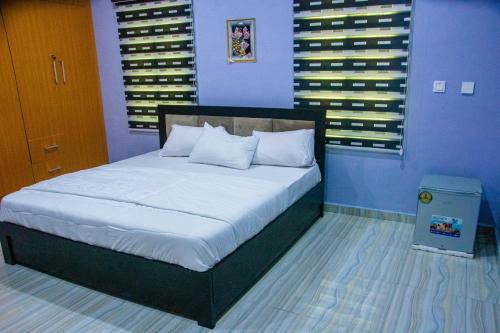 Postel nebo postele na pokoji v ubytování Apartment in Port Harcourt - De Miruchen Home