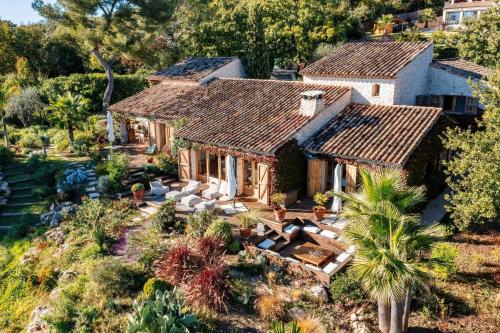 Photo de la galerie de l'établissement Villa Rosebud - Exeptionelle pour 10 avec Piscine et Cinéma, à Tourrettes-sur-Loup