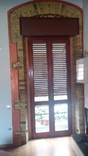 a door with a window in a room at Antico Centro Quartu in Quartu SantʼElena