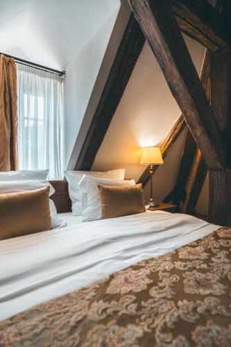 Una cama o camas en una habitación de Appia Hotel Residences