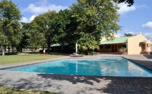 Πισίνα στο ή κοντά στο Phalaborwa Country lodge Mopani