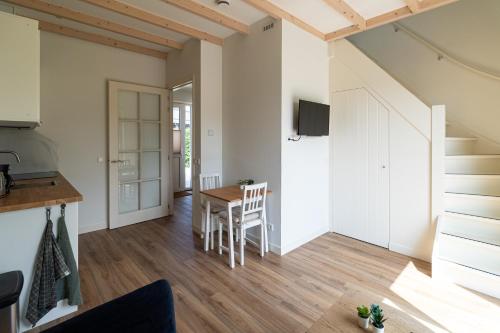 Μια τηλεόραση ή/και κέντρο ψυχαγωγίας στο Maria's hoeve Abcoude huisje 3 dichtbij Amsterdam