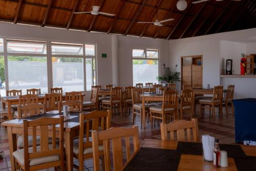 Ein Restaurant oder anderes Speiselokal in der Unterkunft Sanha Plus Hotel 