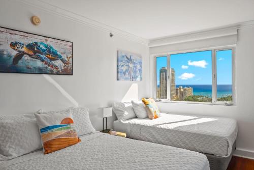 Postel nebo postele na pokoji v ubytování Honu Hale Penthouse 2 BDR Ocean View Waikiki