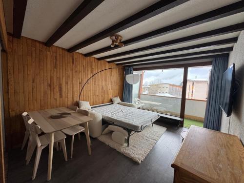 Postel nebo postele na pokoji v ubytování Résidence Les Gémeaux-4pers-Alpe d'Huez-Pied des pistes