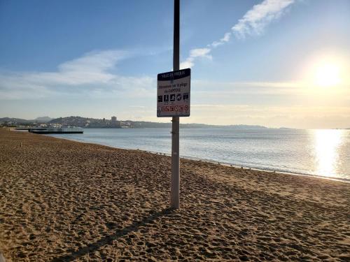 Frejus Plage a 50m des plages, 1er etage de villa