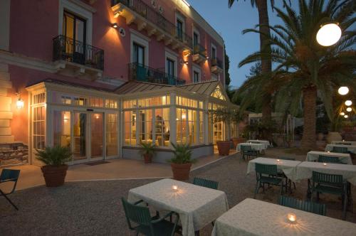 Afbeelding uit fotogalerij van Hotel Villa Schuler in Taormina