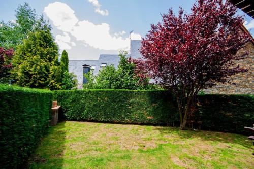 Κήπος έξω από το Espacioso Apartamento con Jardín en Salardú