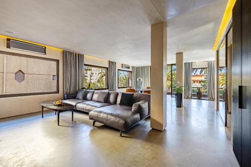 a living room with a leather couch and a table at Luxury 1 BDR Hivernage in Marrakesh