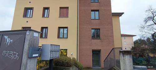 Το κτήριο όπου στεγάζεται  το διαμέρισμα