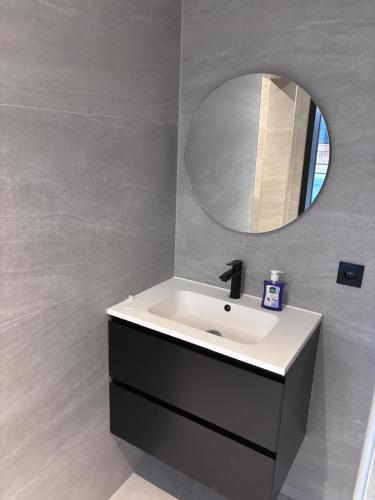 a bathroom with a sink and a mirror at Gite New-York - Domaine aux charmes d'Ethan - Piscine en option in Hannut