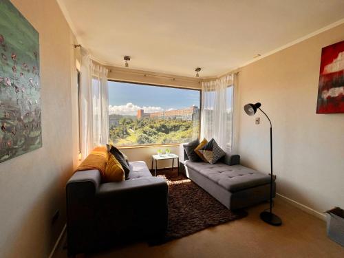 Khu vực ghế ngồi tại Acogedor Apartamento, rodeado de Naturaleza y Mar.