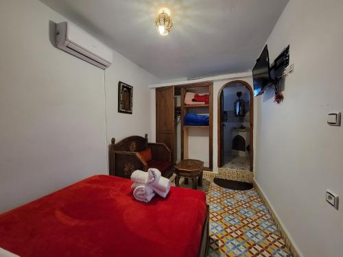 Una cama o camas en una habitación de dar solaiman