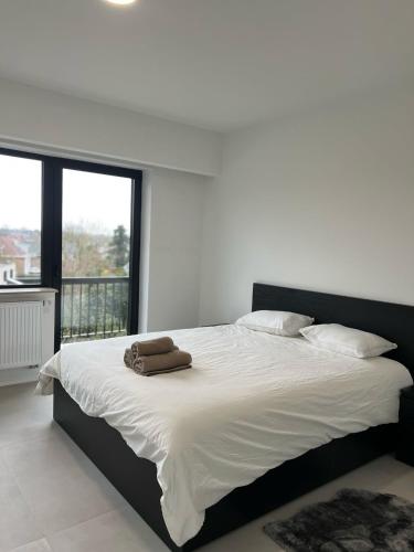 a bedroom with a large bed with two towels on it at Luxury Apartment near Expo 12 & ING Arena & Atomium in Wemmel