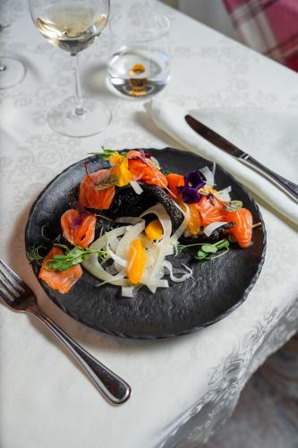a plate of food with vegetables on a table at Hotel Il Castagno in Mugena