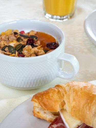 a cup of soup and a pastry on a plate at Hotel Il Castagno in Mugena