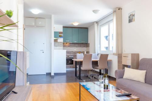 Bruno one bedroom apartment with parking