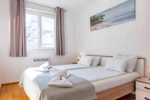 Bruno one bedroom apartment with parking