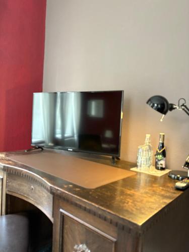 a microwave sitting on top of a wooden table at Altes Pastorat in Barmstedt