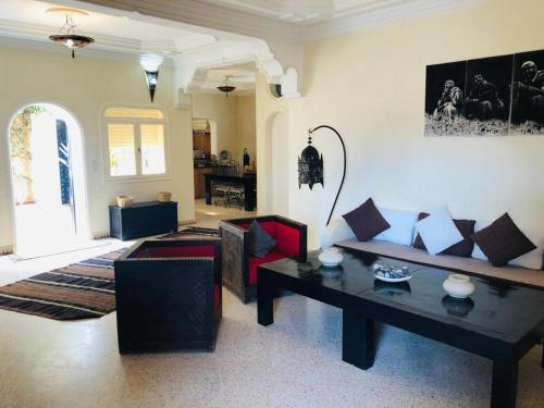 Ruang duduk di Villa Kenzi