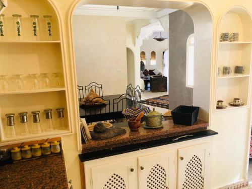 Dapur atau dapur kecil di Villa Kenzi